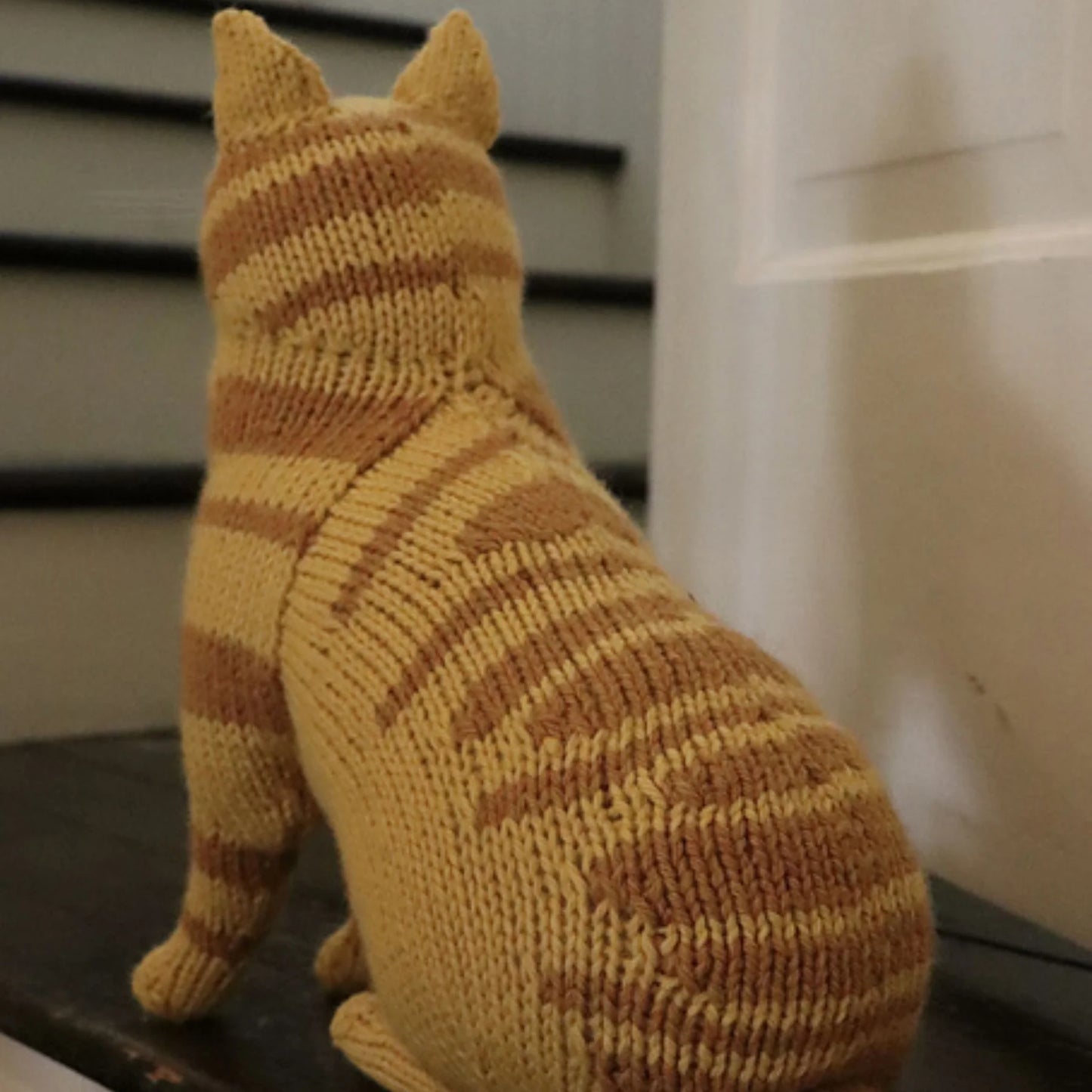 Victorian Housecats to Knit by Sara Elizabeth Kellner