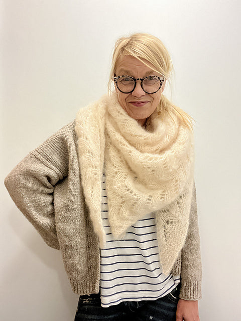 Cozy Walk Shawl by Isabelle Kraemer