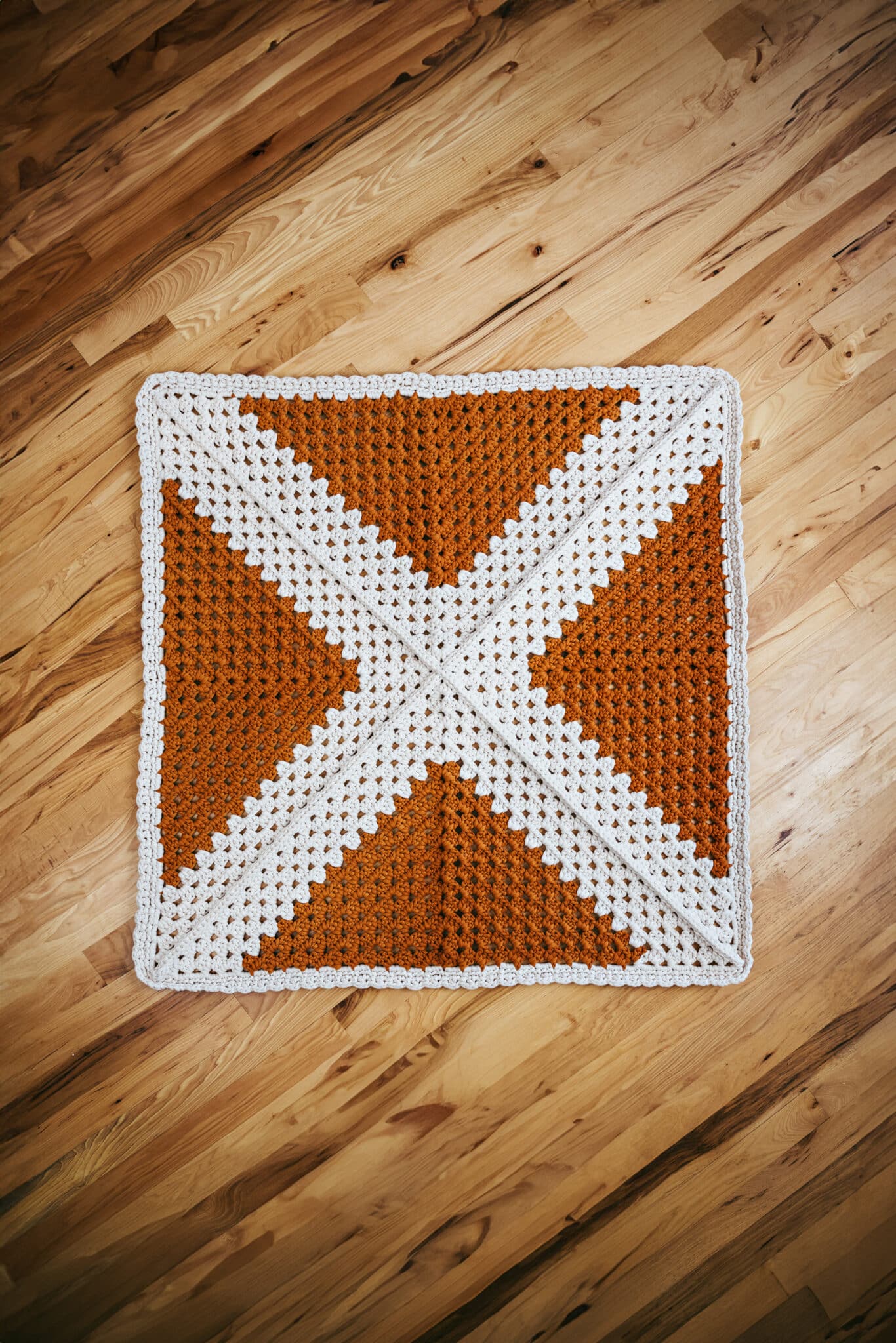 Granny Stitch Blankets: 10 Fresh and Modern Granny Throws by Selena Baca
