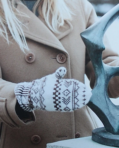 Icelandic Mittens: 25 Traditional Patterns Made New by Hélène Magnússon