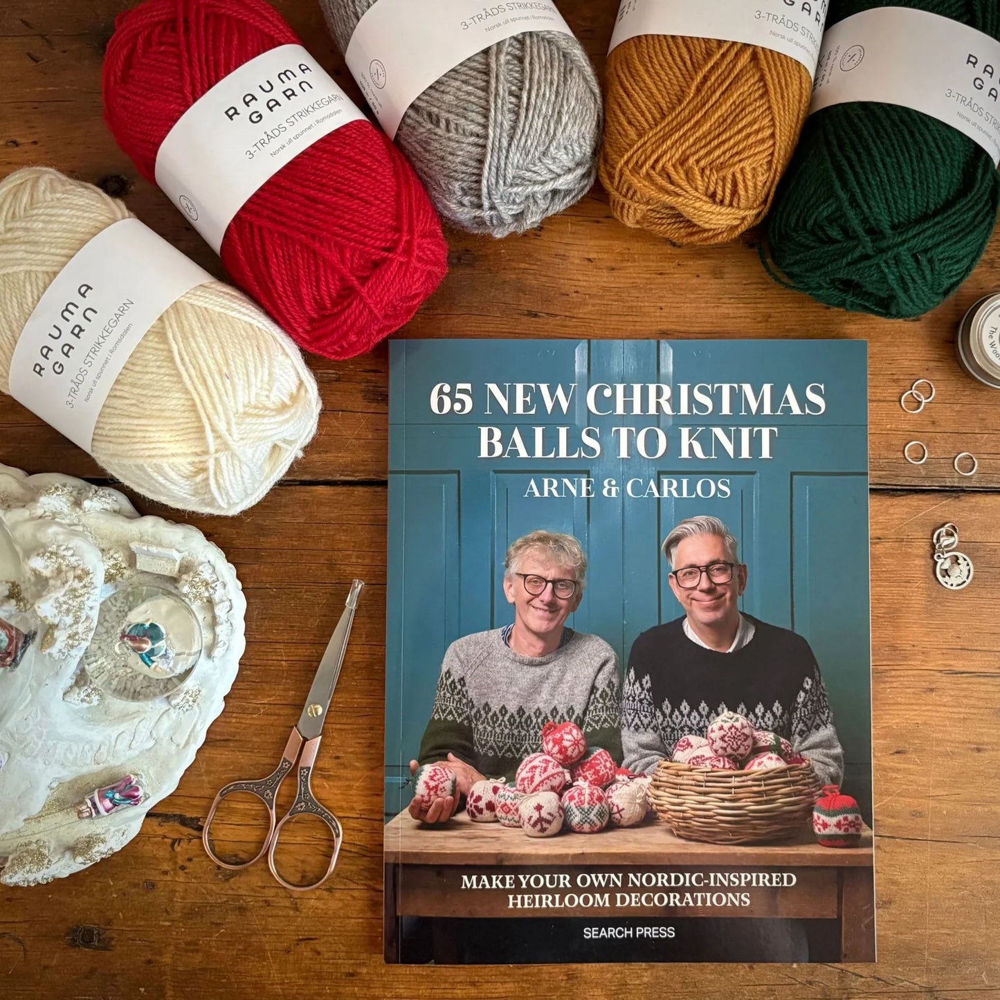 65 New Christmas Balls to Knit by Arne & Carlos